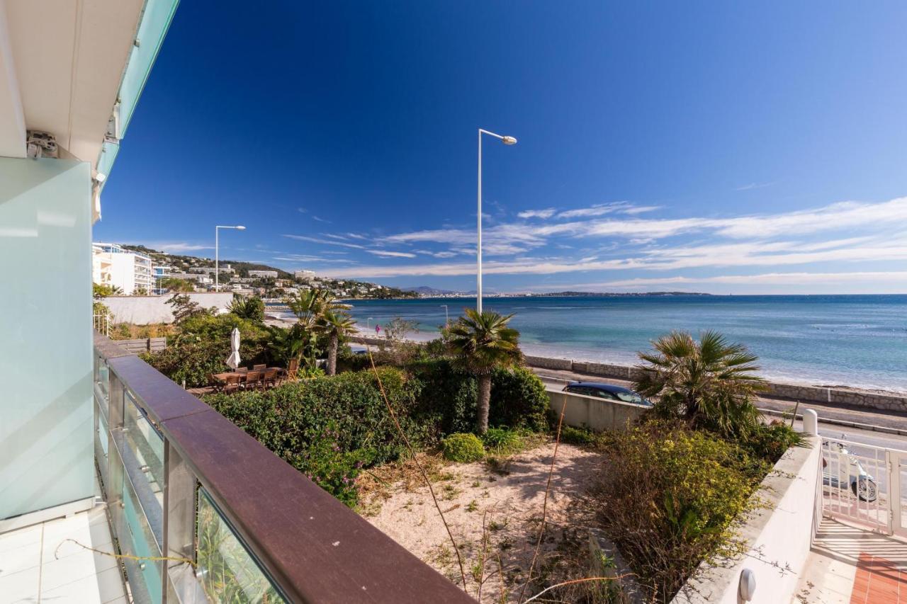 Bright Two Bedroomed Apartment On The Beach In Cannes With Huge Terrace With Fabulous Sea Views - 2001 Kültér fotó