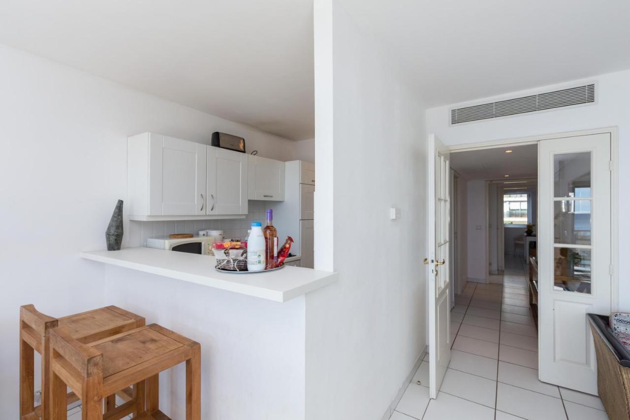 Bright Two Bedroomed Apartment On The Beach In Cannes With Huge Terrace With Fabulous Sea Views - 2001 Kültér fotó
