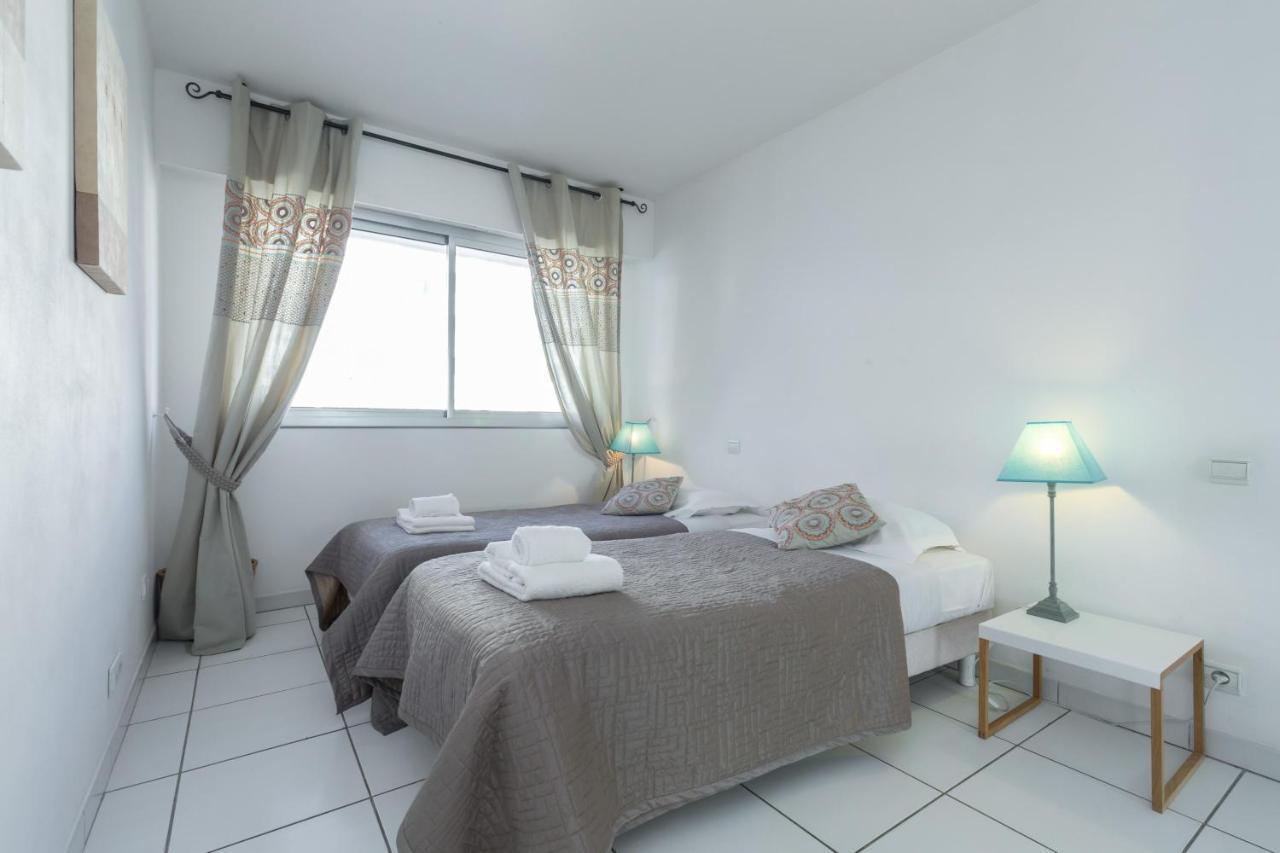 Bright Two Bedroomed Apartment On The Beach In Cannes With Huge Terrace With Fabulous Sea Views - 2001 Kültér fotó
