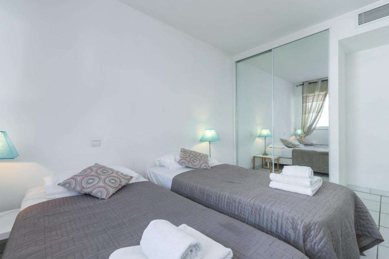 Bright Two Bedroomed Apartment On The Beach In Cannes With Huge Terrace With Fabulous Sea Views - 2001 Kültér fotó